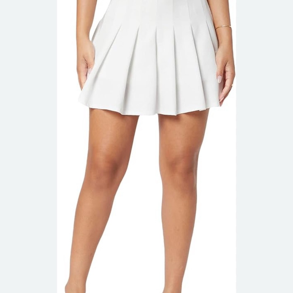 Elegant White Pleated Skort Sz S by Plains and Prints